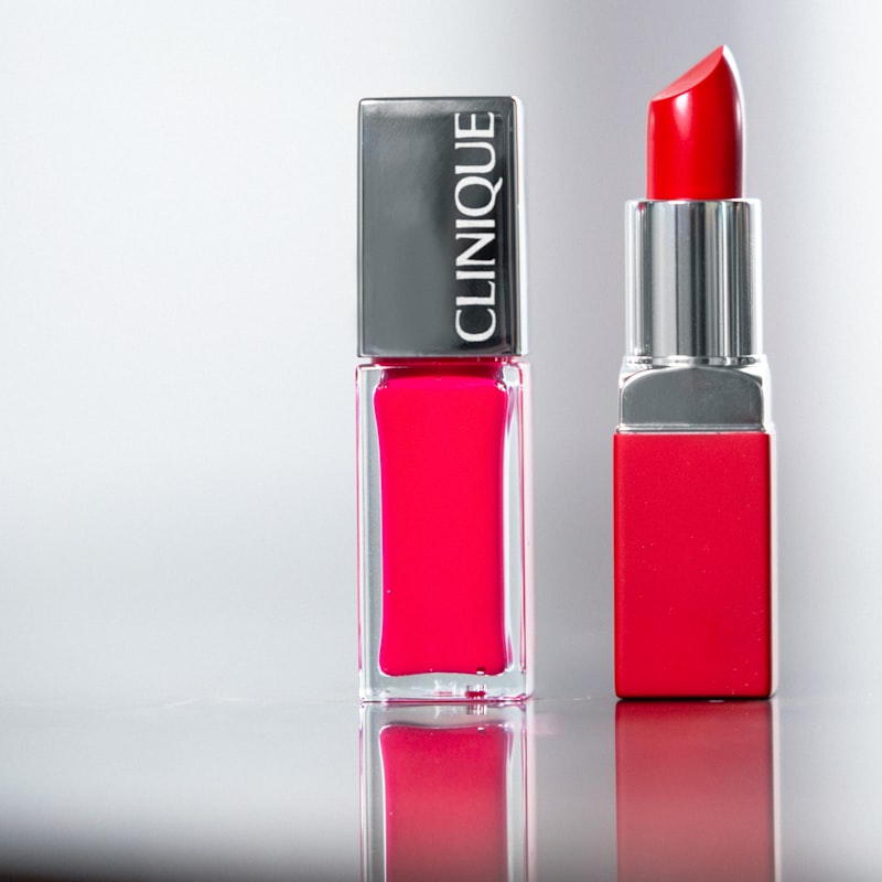 طقم أحمر شفاه